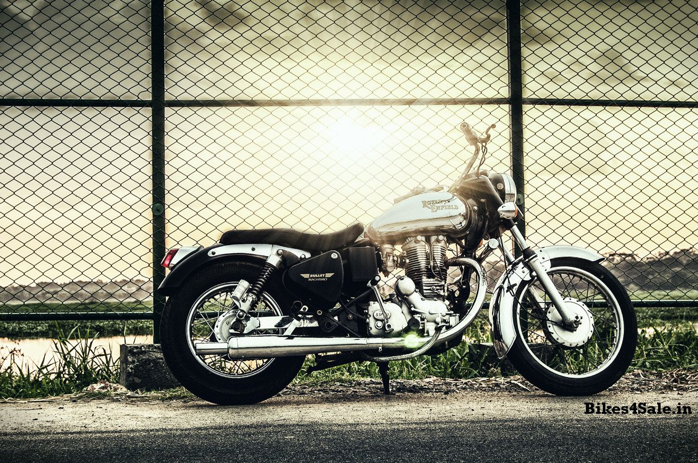 Royal Enfield Bullet 350 Photo