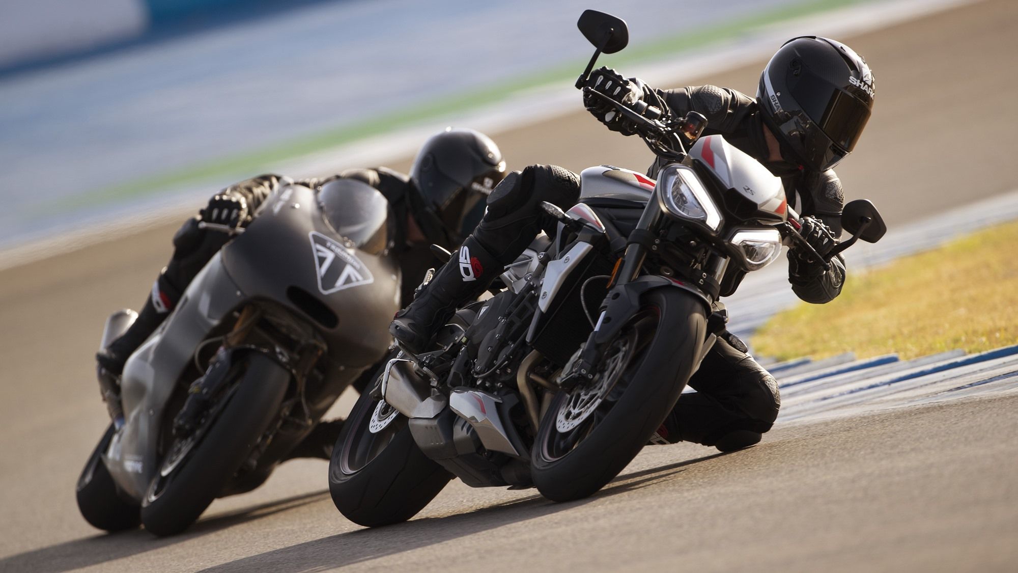 The new 2020 Triumph Street Triple RS is 123 Ps and 166 kg