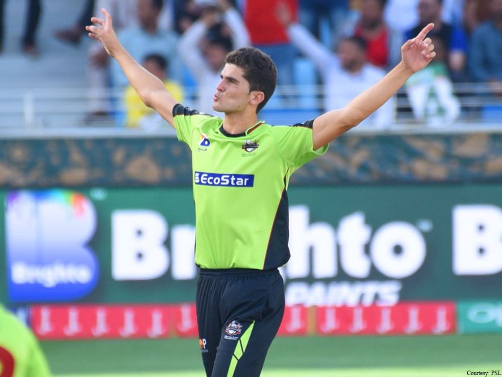 Shaheen Afridi wins hearts for showing respect to Shahid Afridi