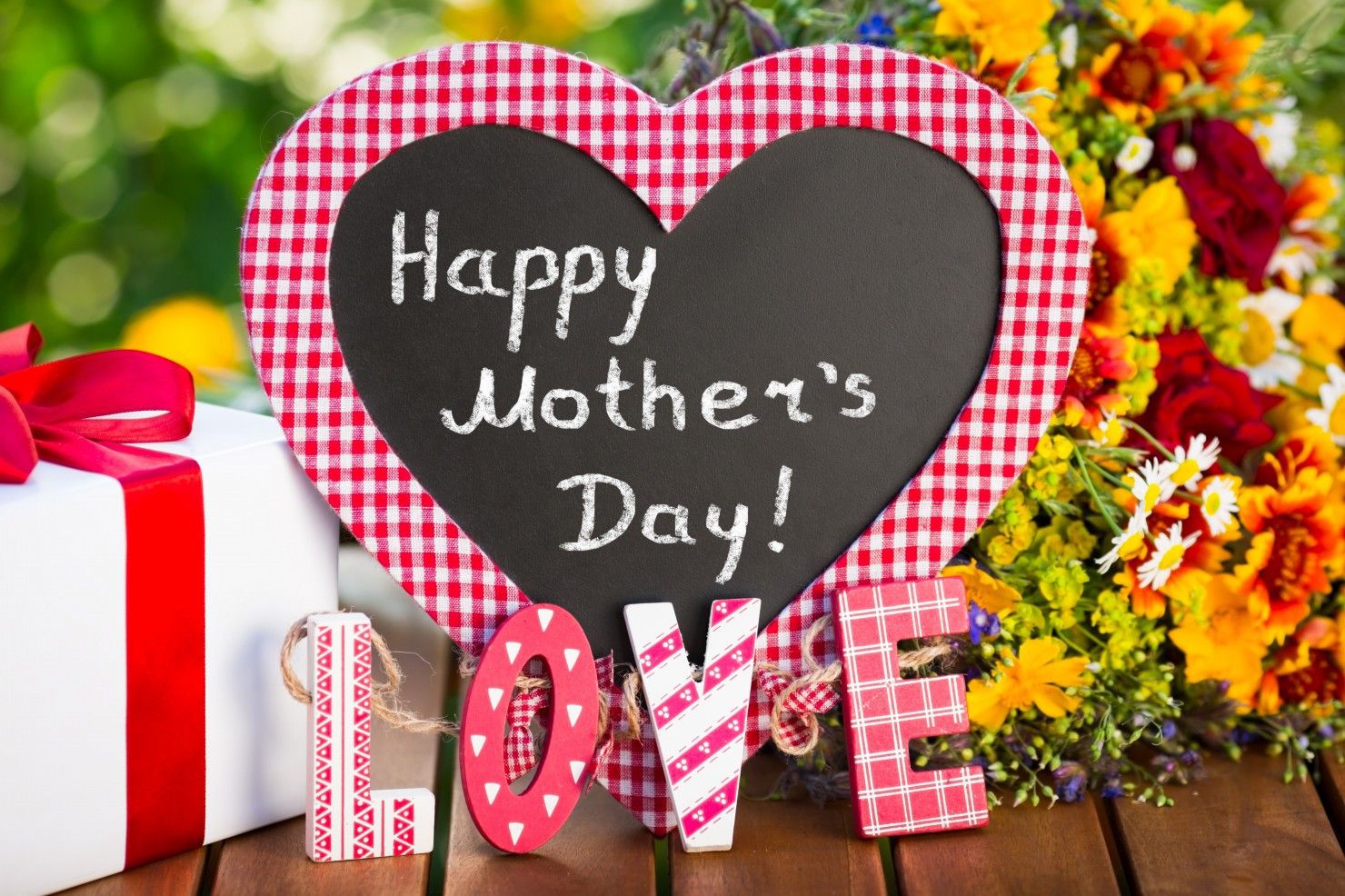 Free download Mothers Day 2018 HD Image Wallpapers Beautiful.