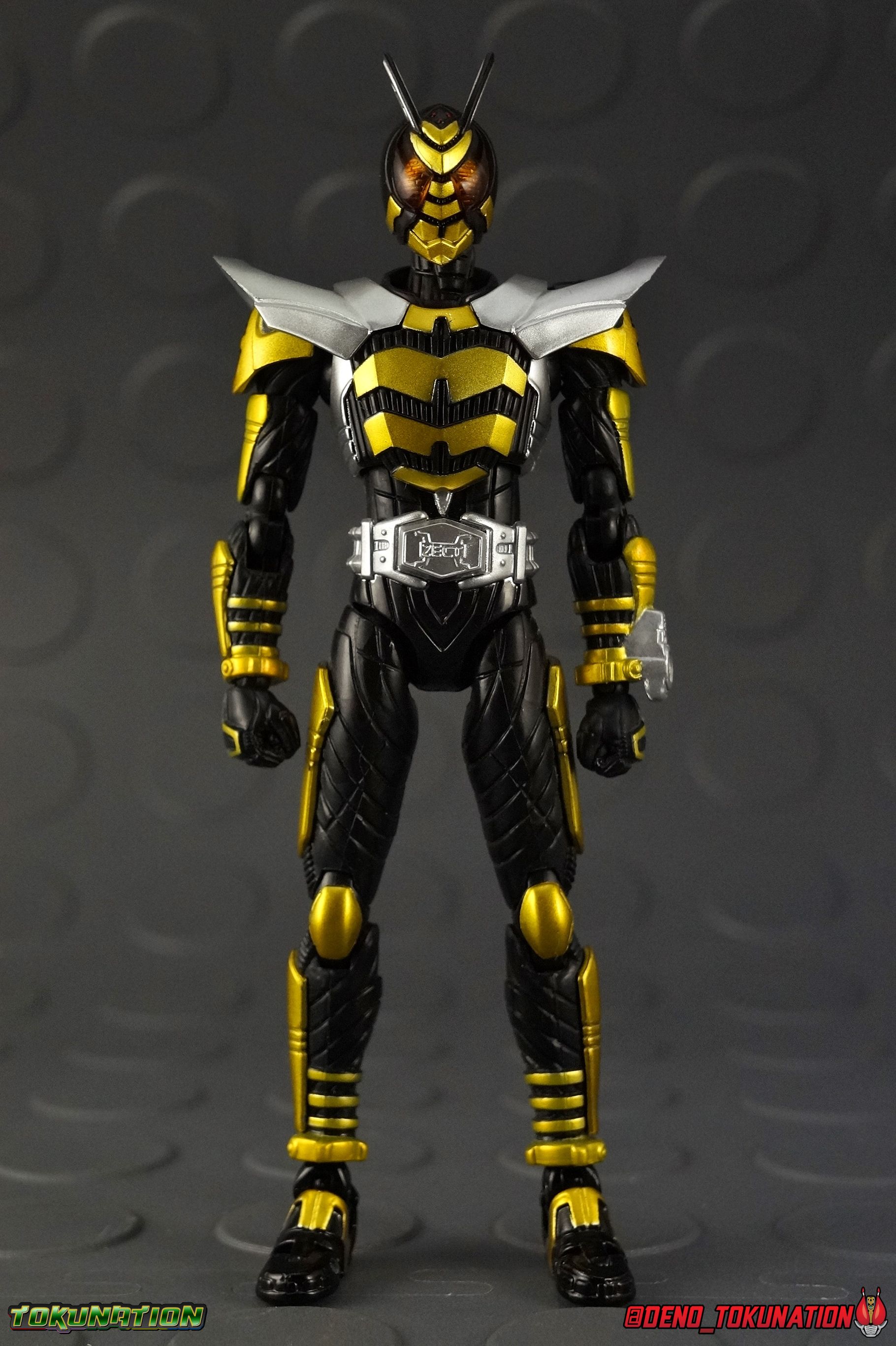 S.H. Figuarts Kamen Rider TheBee Gallery Toy Box Entry