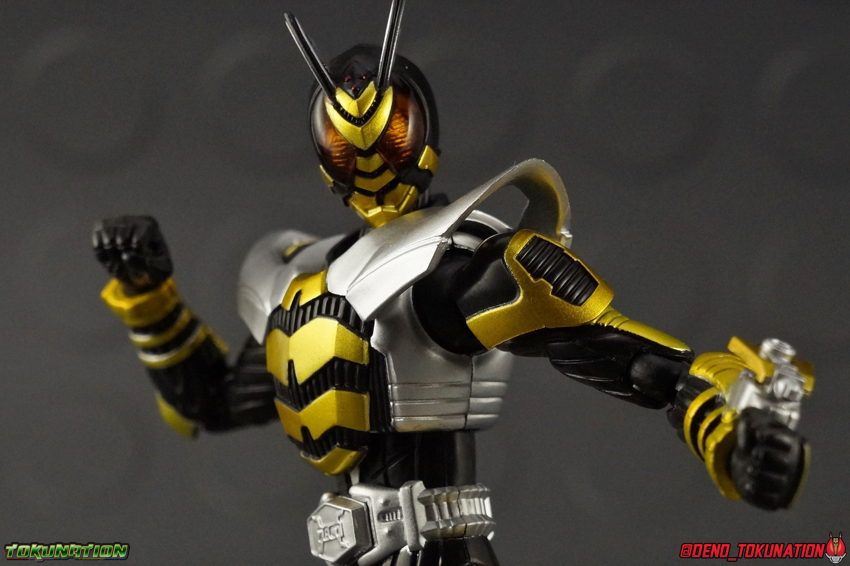 S.H. Figuarts Kamen Rider TheBee Gallery Toy Box Entry