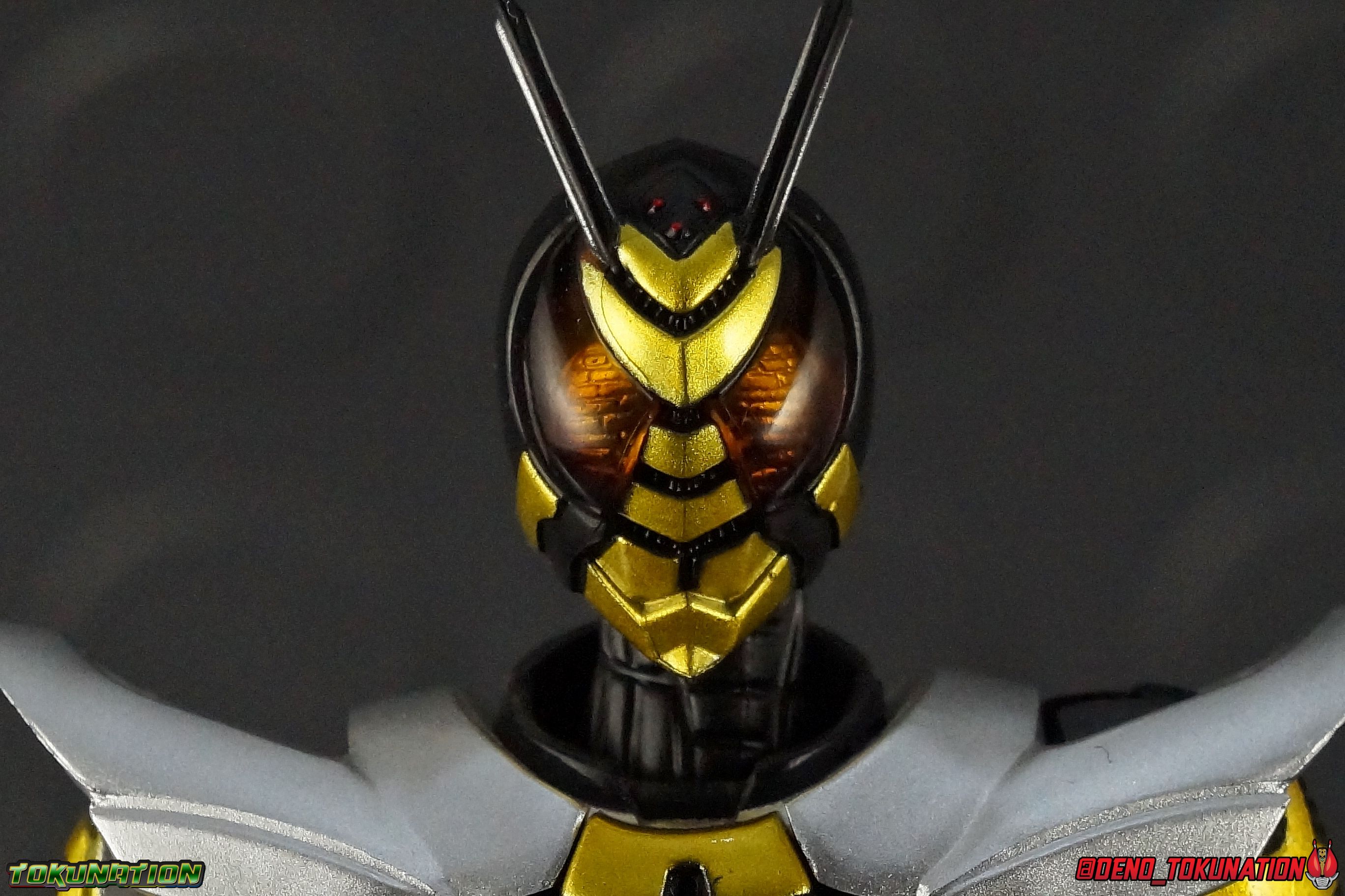 S.H. Figuarts Kamen Rider TheBee Gallery Toy Box Entry