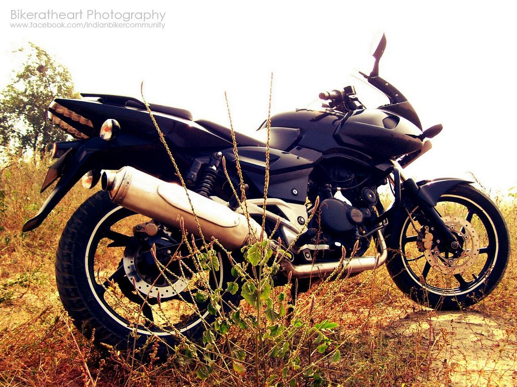 Bajaj Pulsar 220 Wallpaper 19. Faisal A Khan