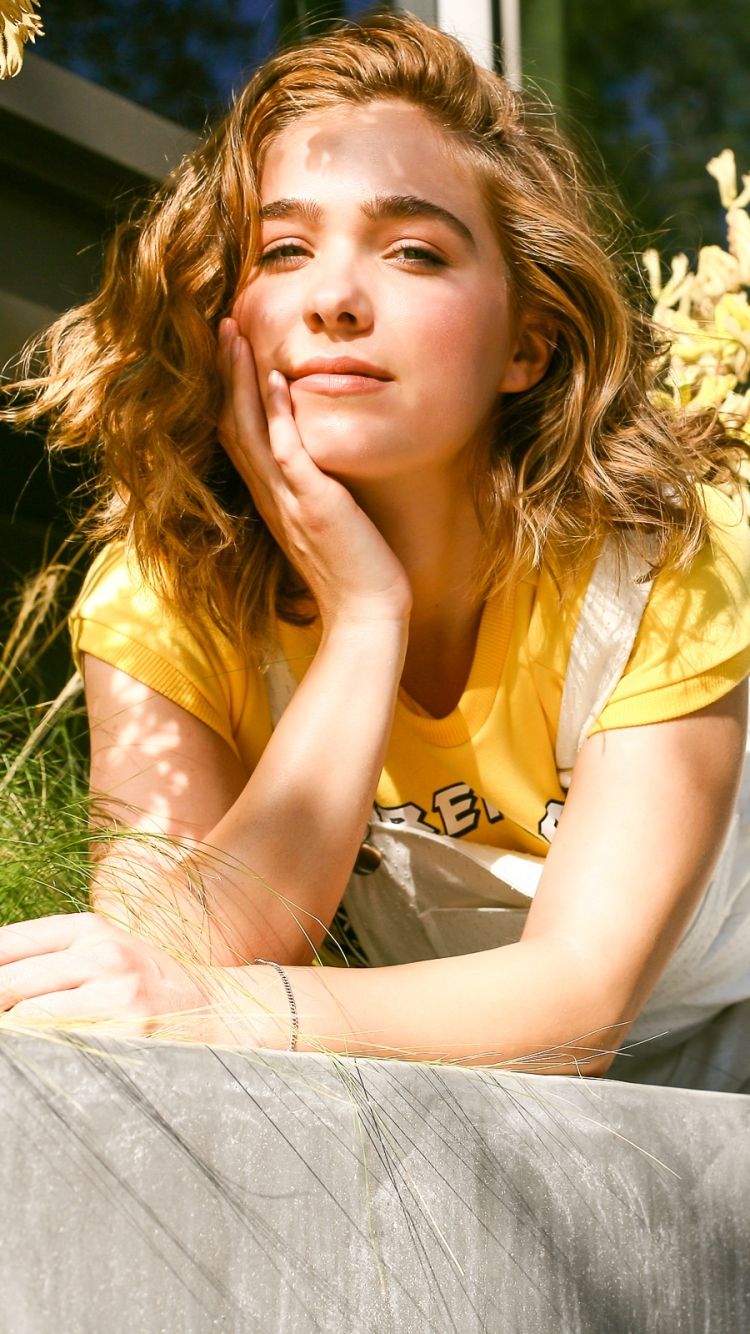 Women Haley Lu Richardson (750x1334) Wallpaper