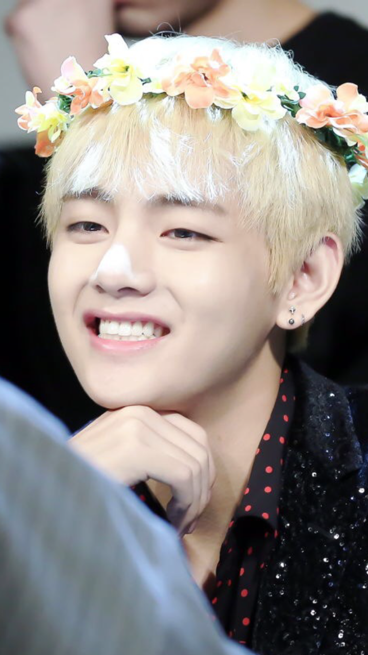 Bts V Cute Smile Images - Its resolution is 427x529 and the resolution