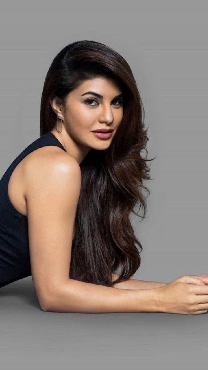 Jacqueline Fernandez glamour in jeans and t shirt mobile wallpaper