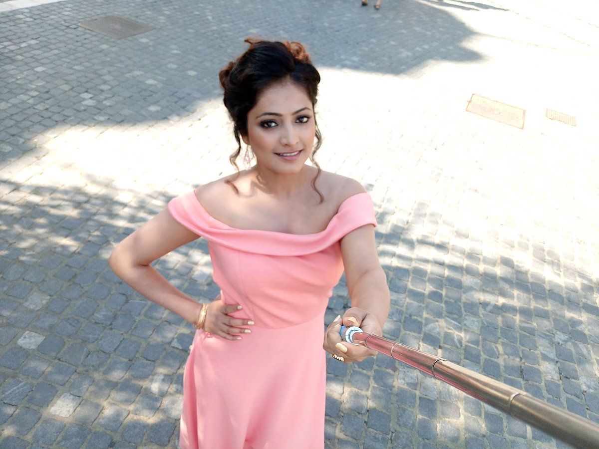 HariPrriya between the Bharjari song shoot