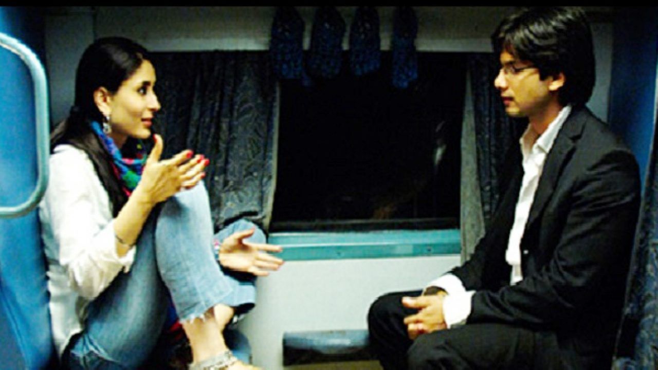 Epic Scenes From 'Jab We Met' to Remember after the film