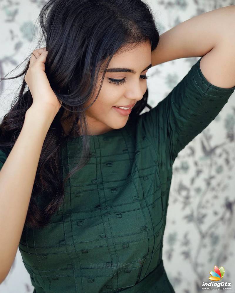 Actress Kalyani Priyadarshan HD Photos and Wallpapers March 2021 - Gethu  Cinema