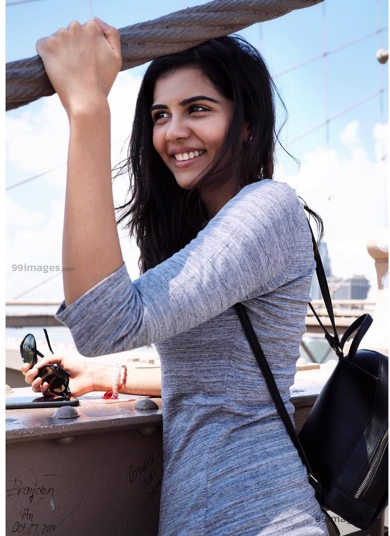 Kalyani Priyadarshan Latest Hot HD Photo / Wallpaper 1080p