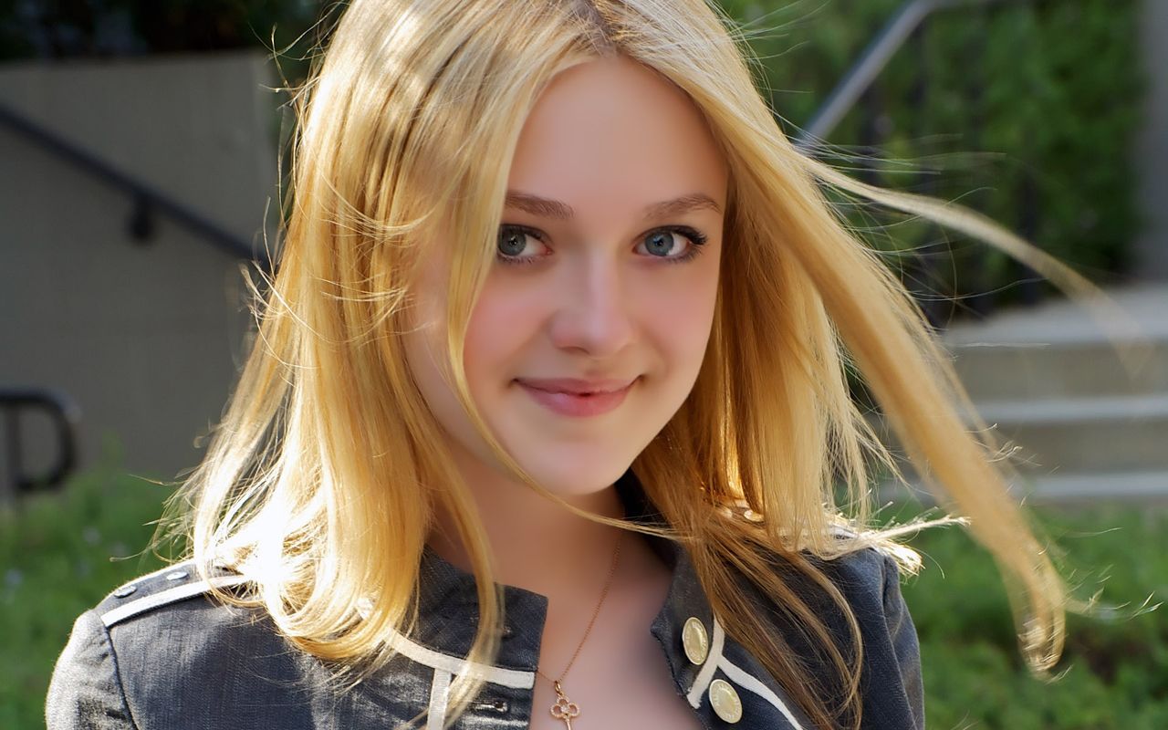 12 Dakota fanning hollywood actress hd desktop wallpapers for.