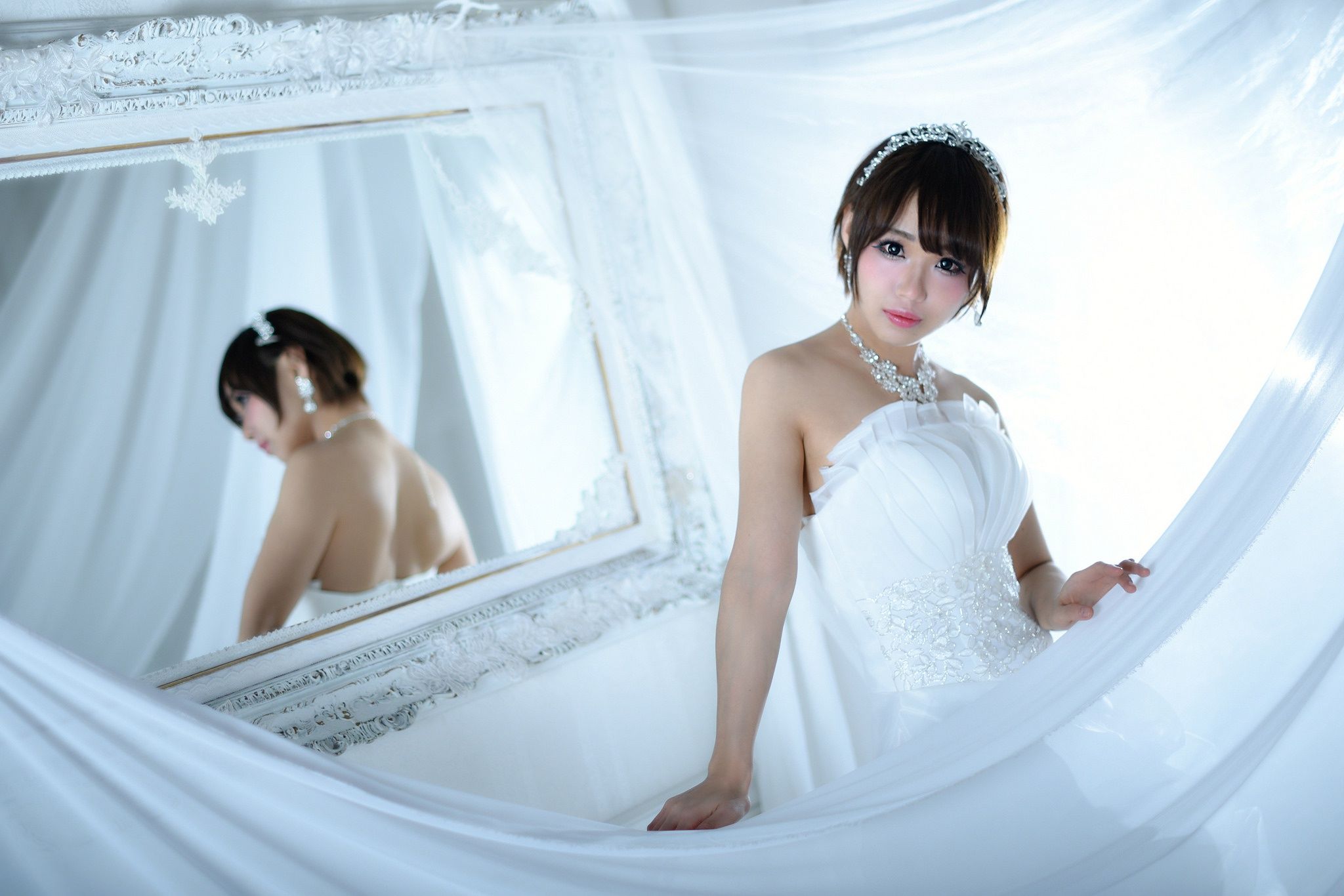 Women Bride Woman Model Girl Asian Mirror Reflection Necklace