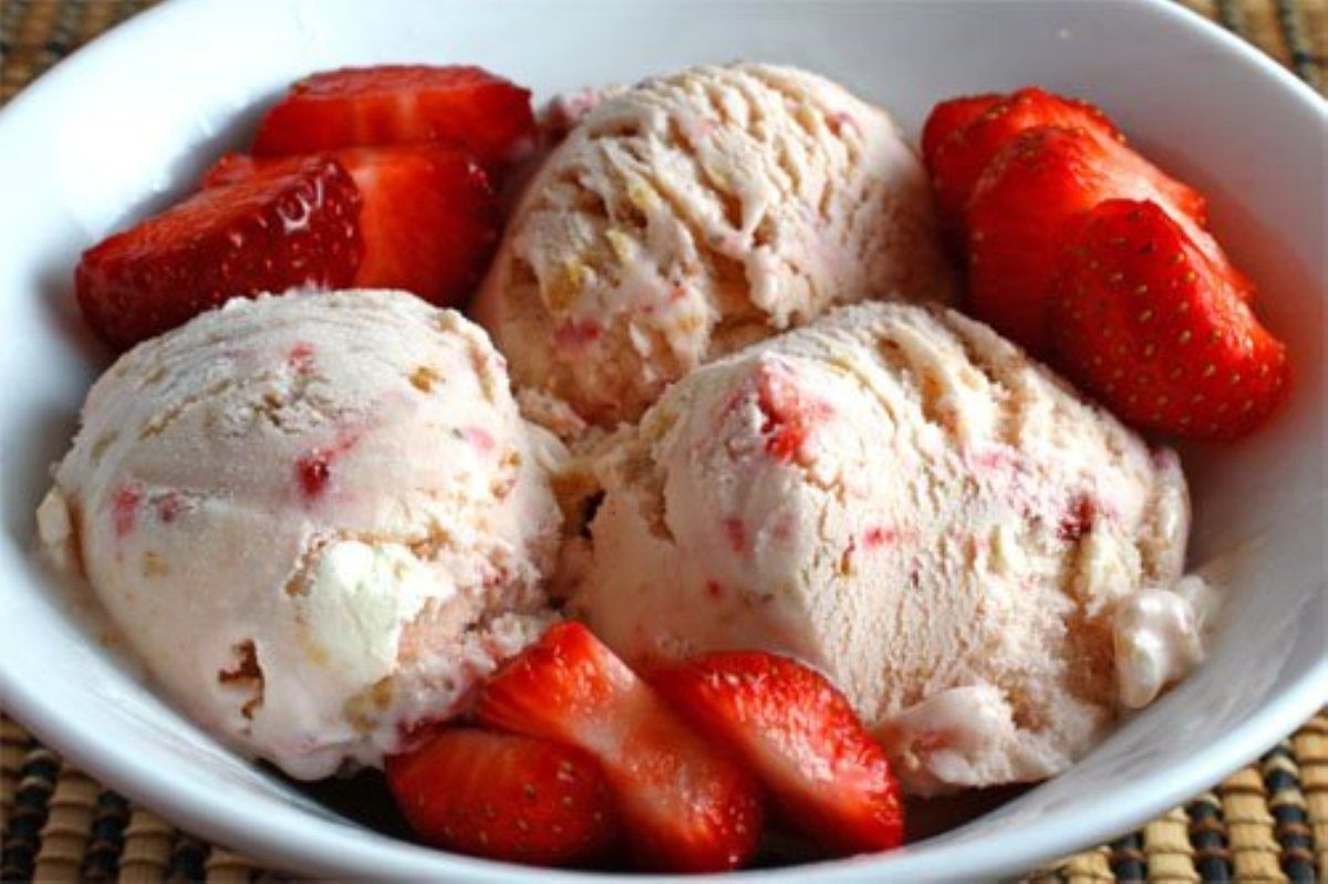 Strawberry Cheesecake Ice Cream Cheesecake Haagen