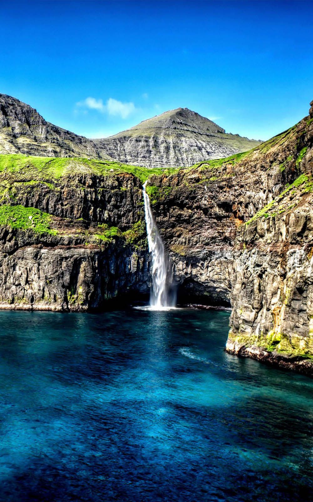 Waterfall in Hawaii Islands Free HD Mobile Wallpaper