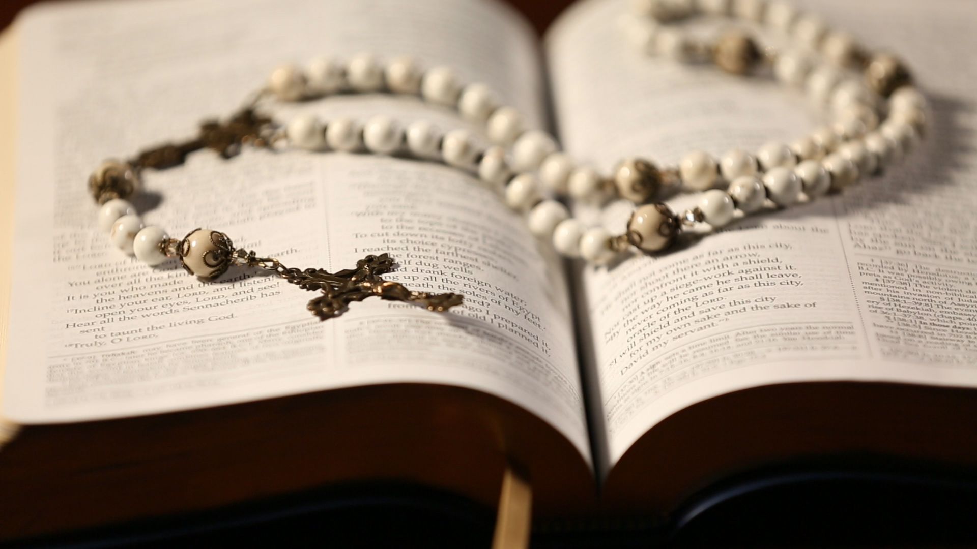 Bible And Rosary Wallpapers - Wallpaper Cave