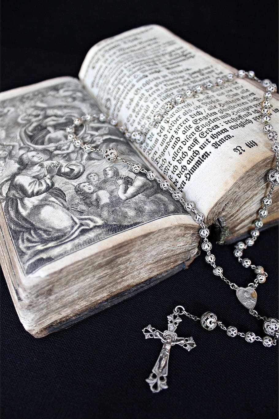 Bible And Rosary Wallpapers - Wallpaper Cave