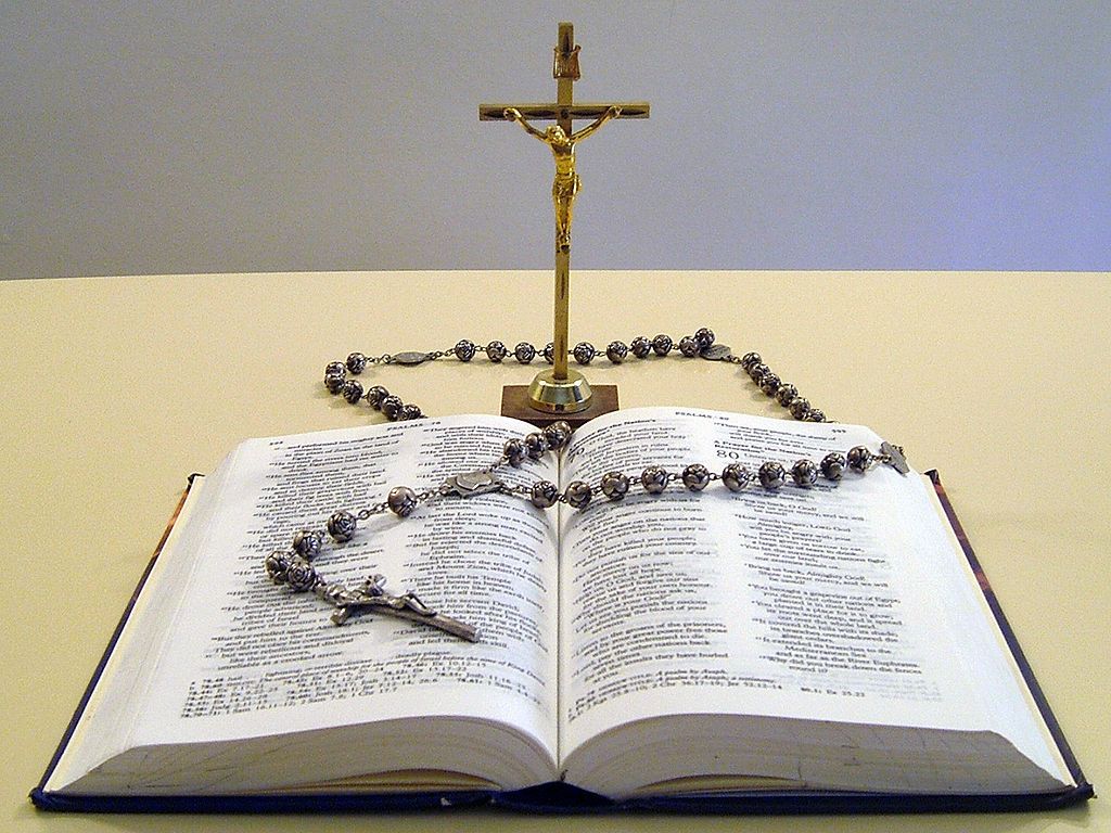 Featured image of post Wallpaper Bible And Rosary Images George hodan has released this bible and rosary image under public domain license