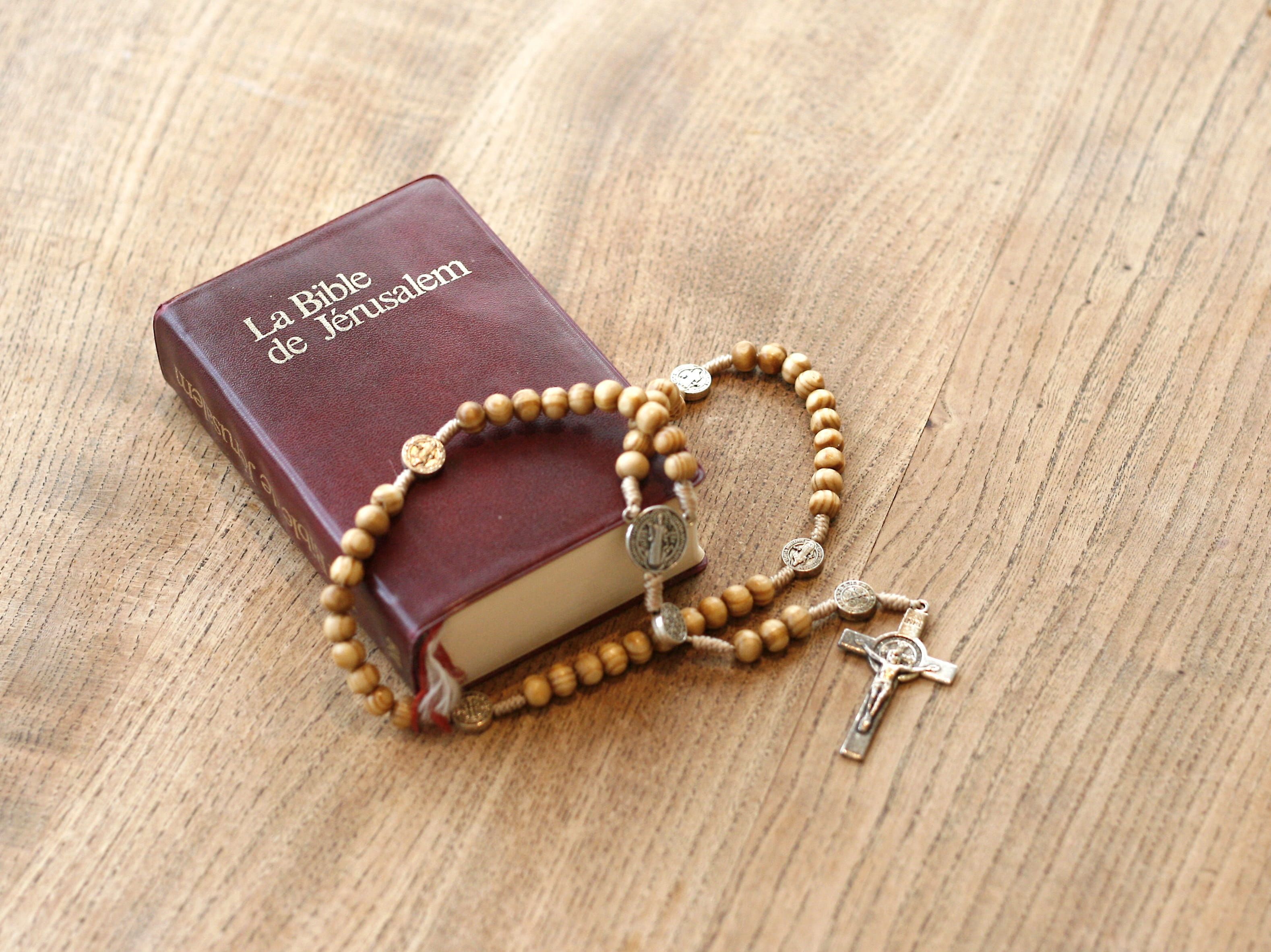 Bible And Rosary Wallpapers - Wallpaper Cave