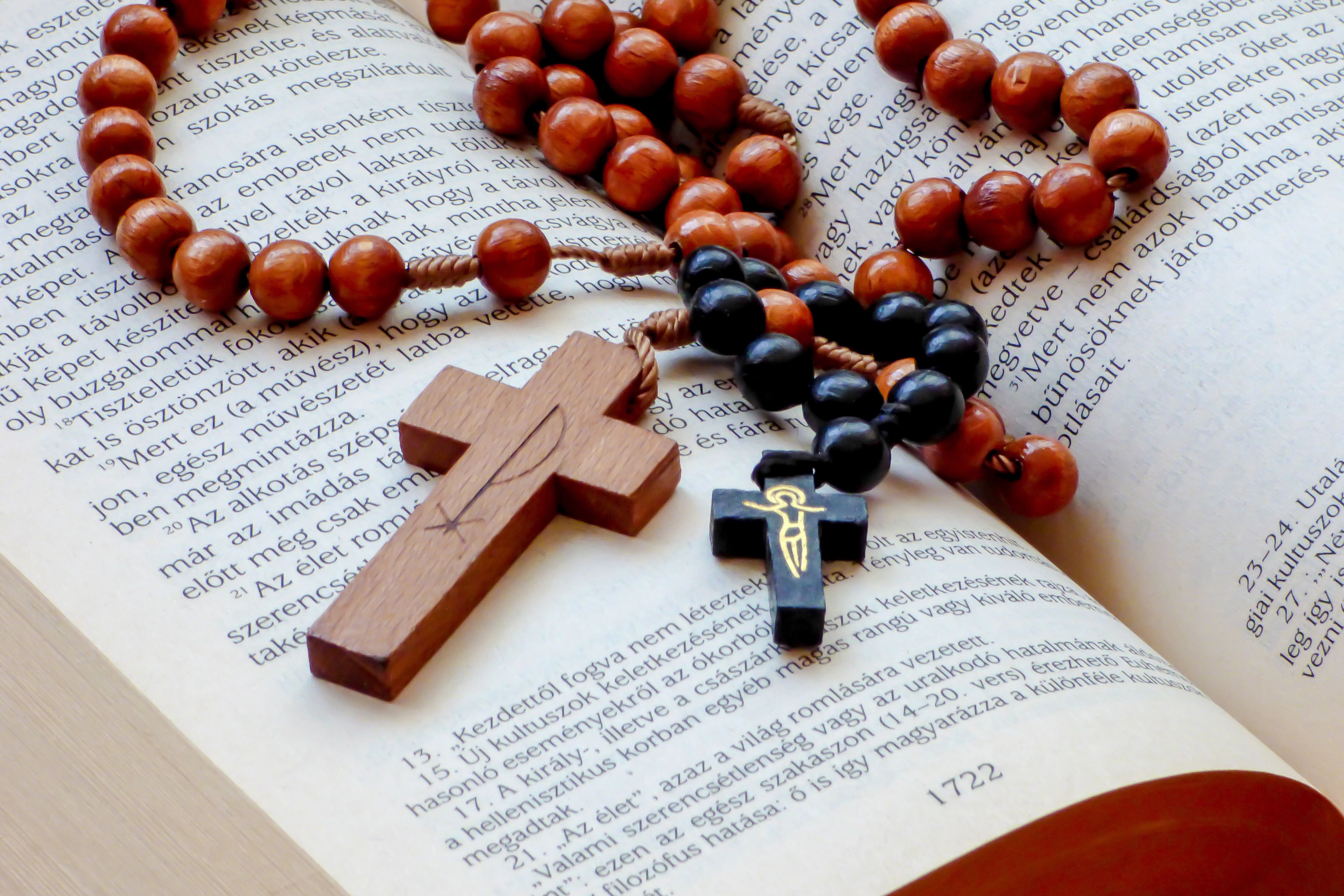 Bible And Rosary Wallpapers - Wallpaper Cave