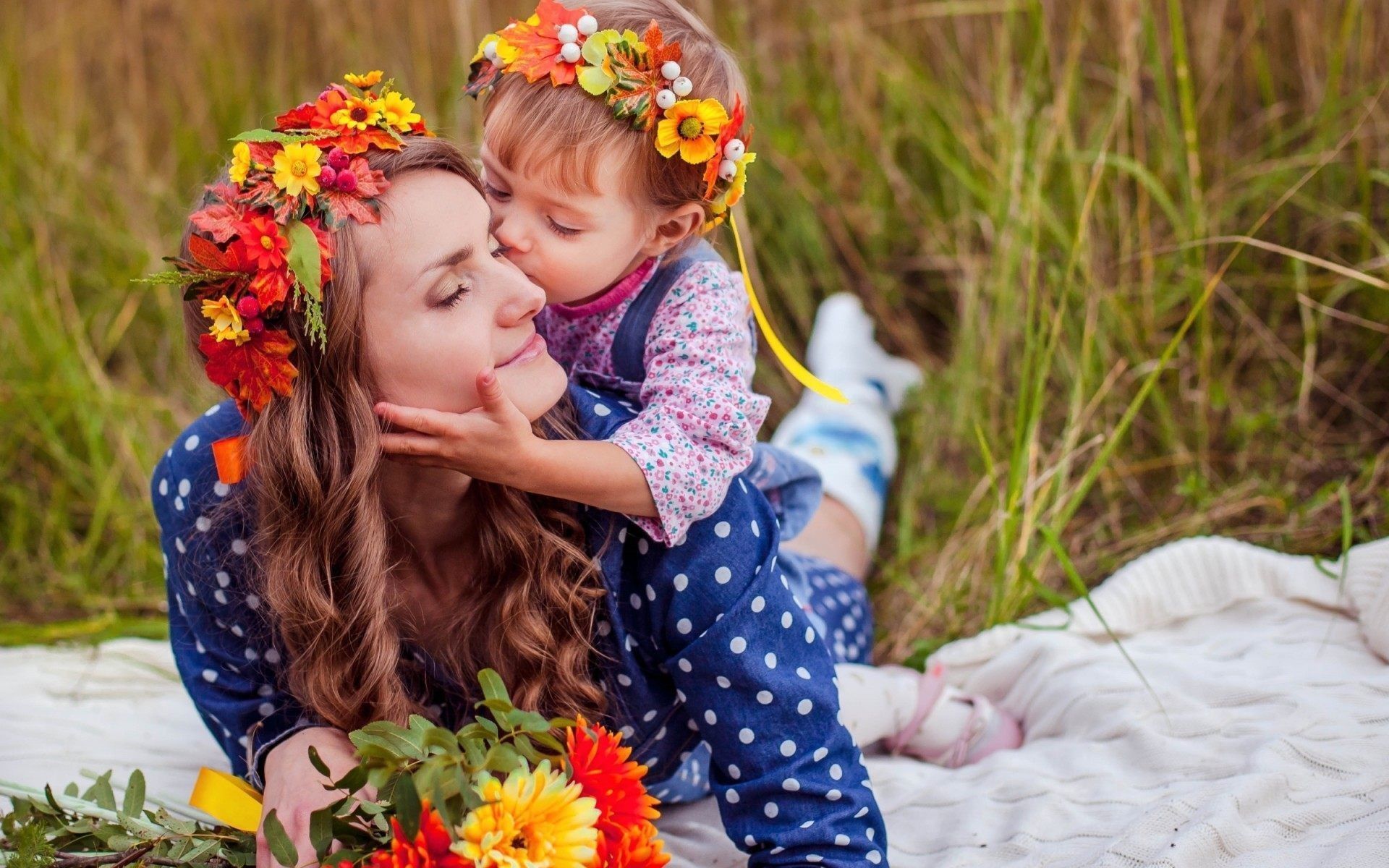 Mother Daughter Love Wallpaper Download Of Cute Family You