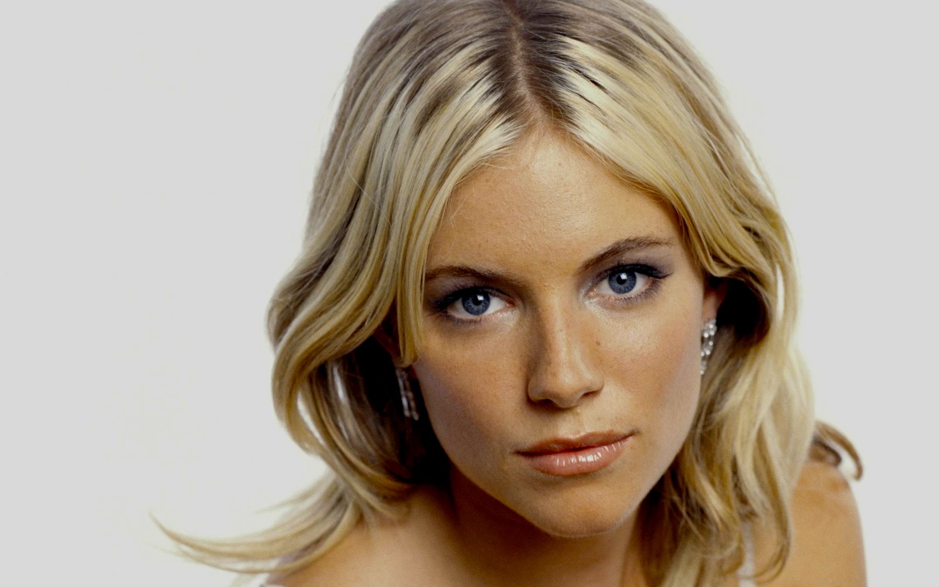 September 9, 2015 Sienna Miller Desktop Wallpaper