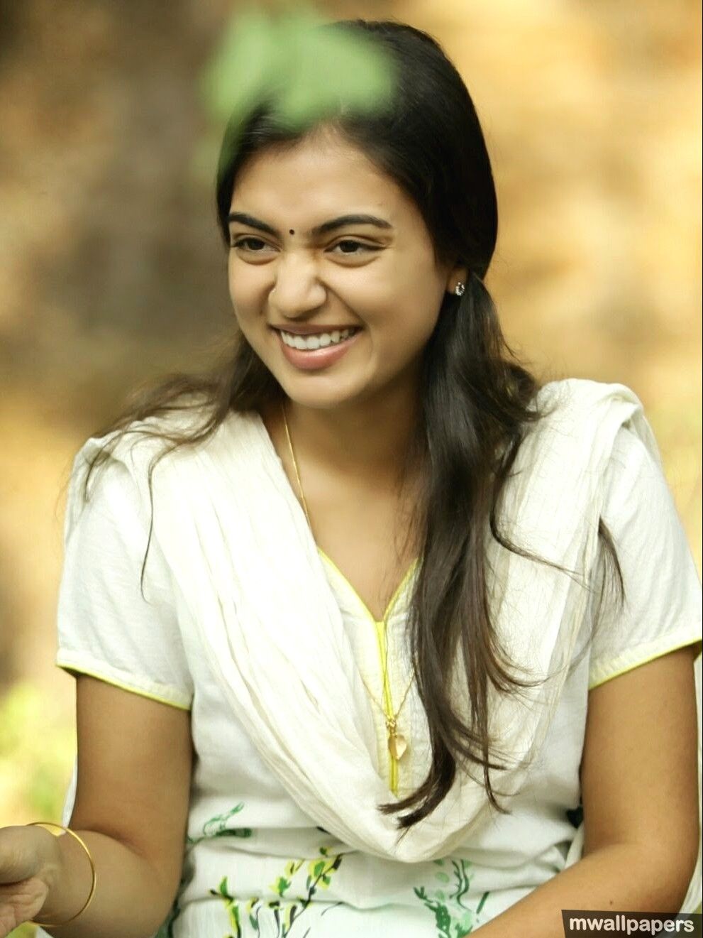Nazriya Nazim Beautiful Cute HD Photo (1080p) (991x1321