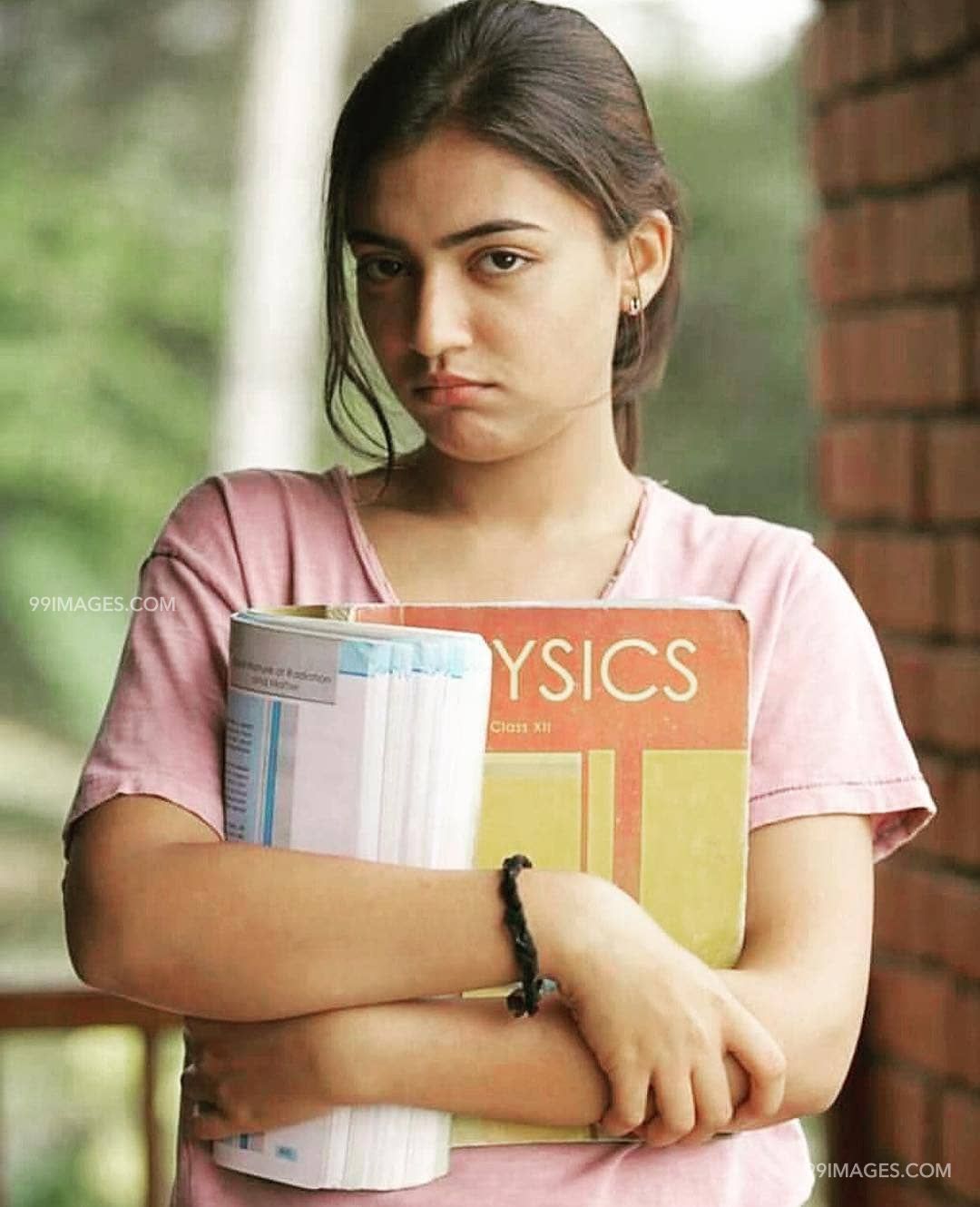 Nazriya Nazim Beautiful Photo & Mobile Wallpaper HD