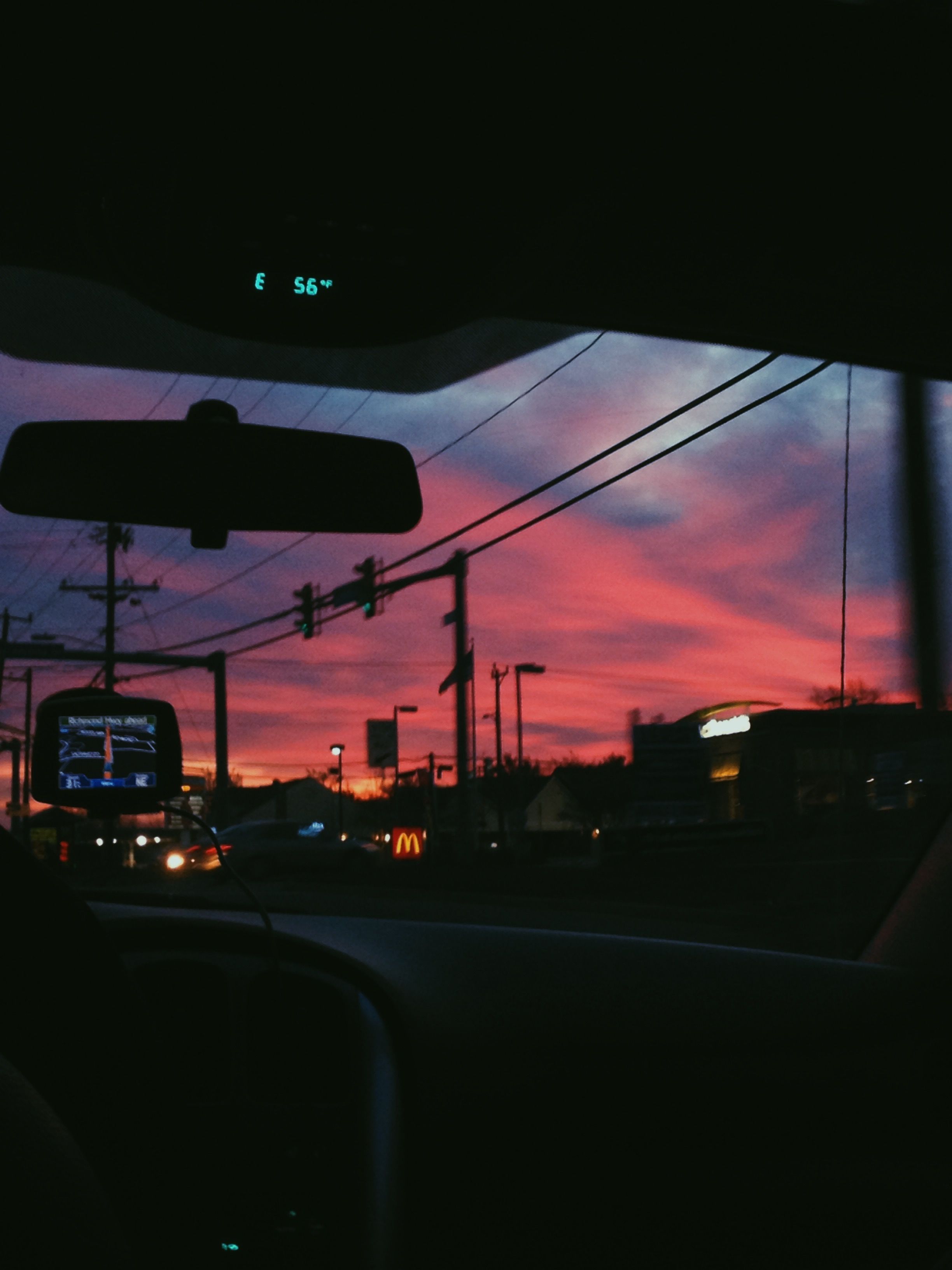 Play song: oliver Tree. Sky aesthetic