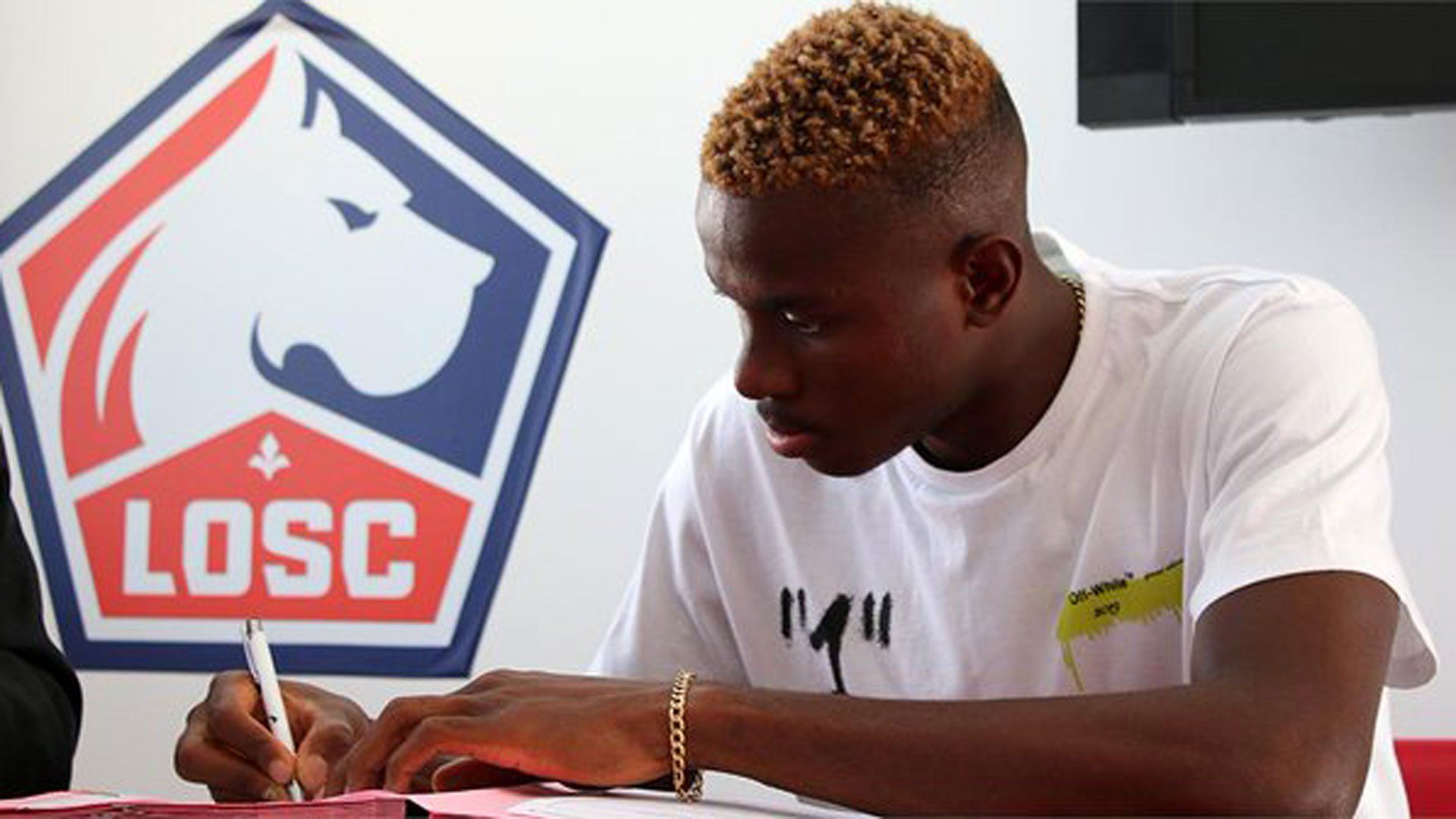 Lille sign Nigeria's Victor Osimhen