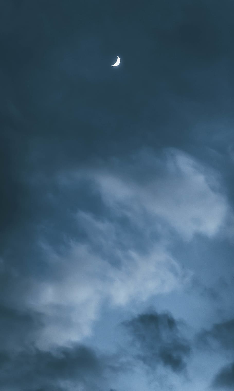 Half moon 1080P, 2K, 4K, 5K HD wallpaper free download