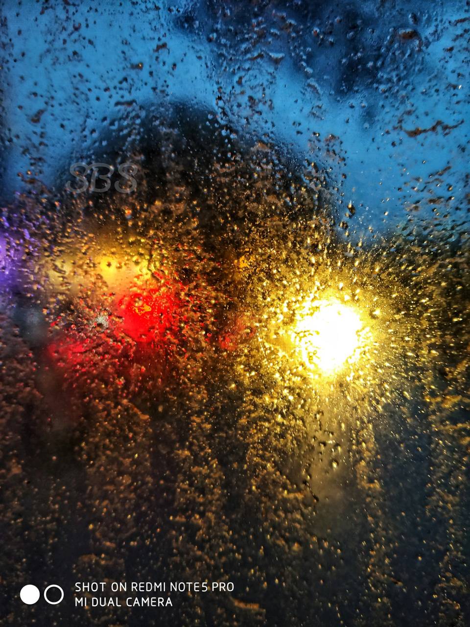 AMOLED water drop wallpaper by .zedge.net