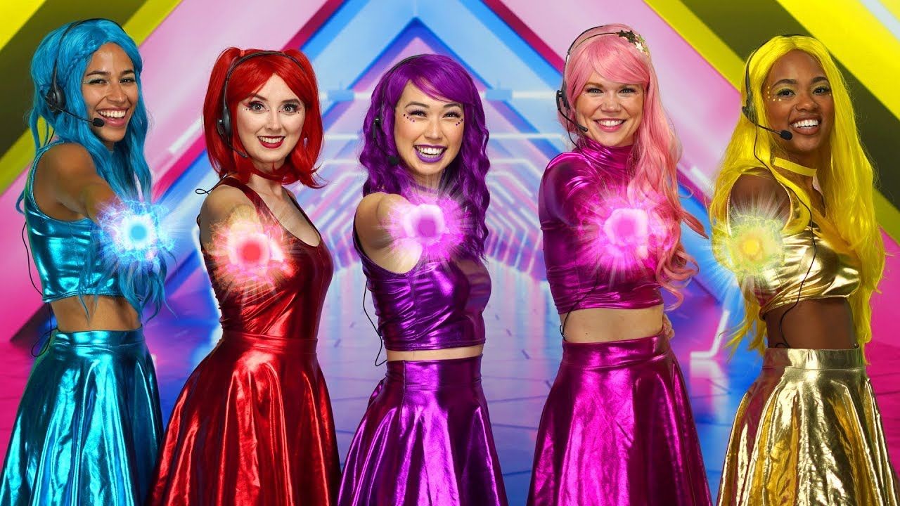 THE SUPER POPS STARLIGHT: GIRLS USE SUPERPOWERS AND POP STARS