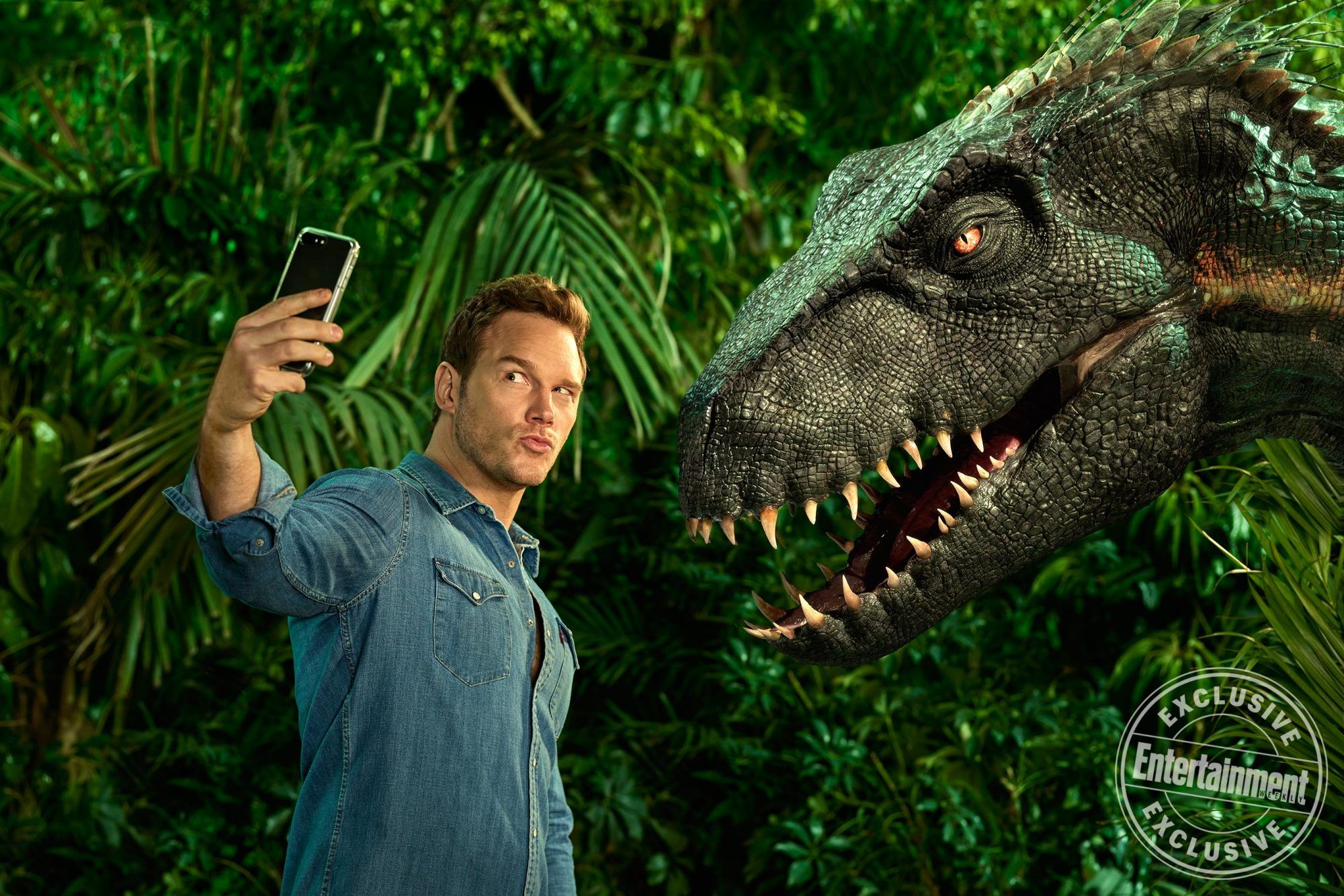 Jurassic World: Fallen Kingdom photo show park, dinosaurs
