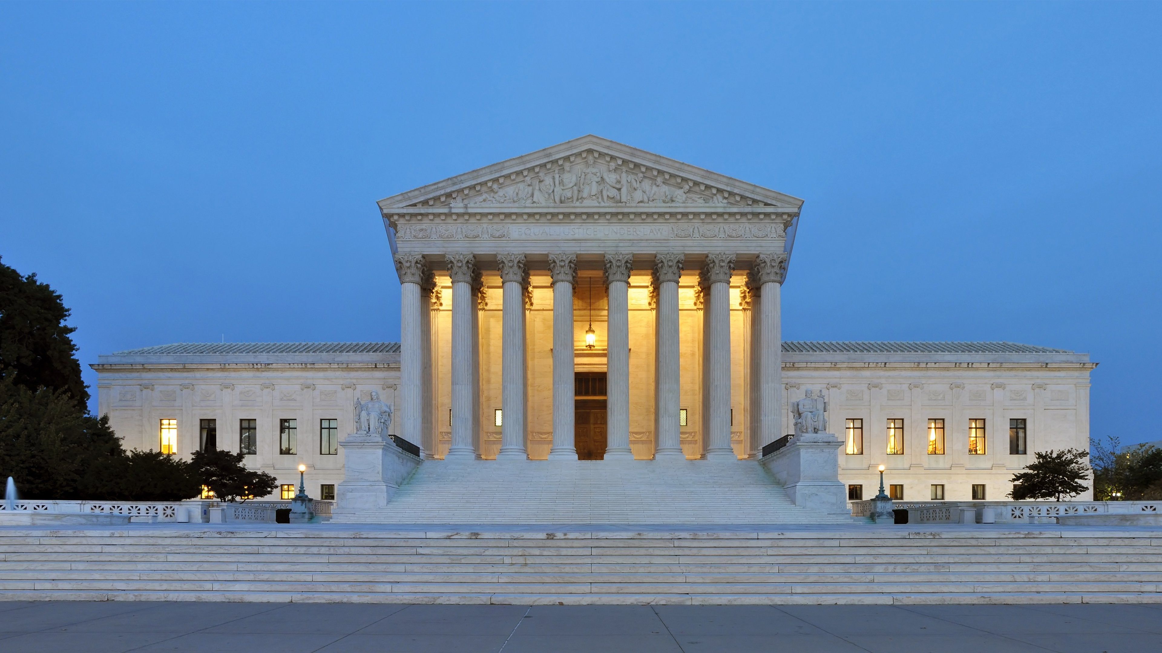 Download Majestic Supreme Court Building at Daytime Wallpaper