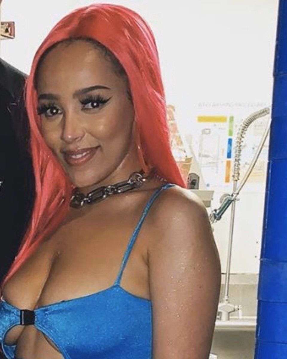 Doja cat nipple slip