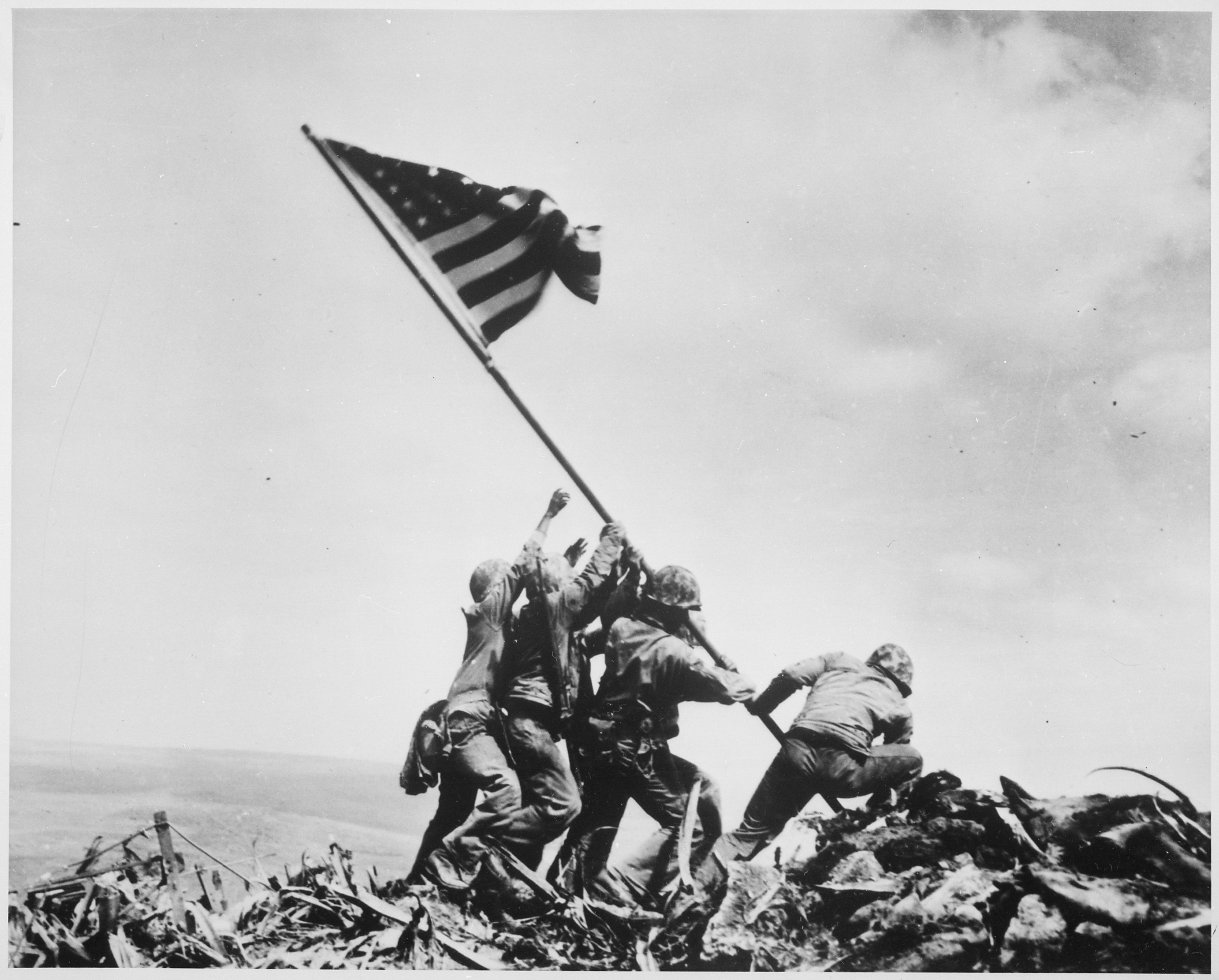 Raising the Flag on Iwo Jima.png