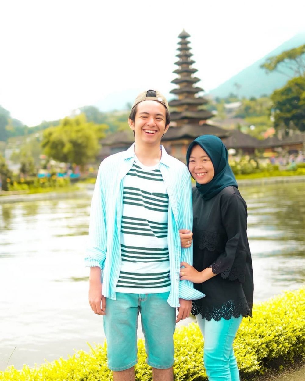 Sering Dikira Pacaran, 10 Momen Kedekatan Angga Yunanda & Kakaknya