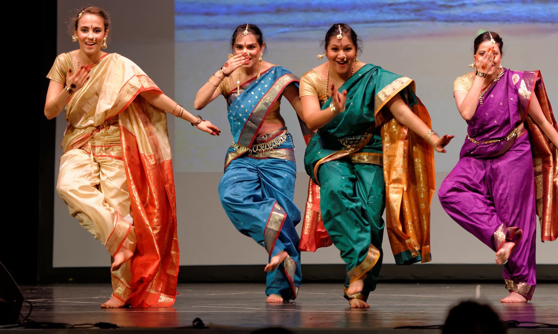 Indian Folk dance. Stuti Aga. Classes and Performances