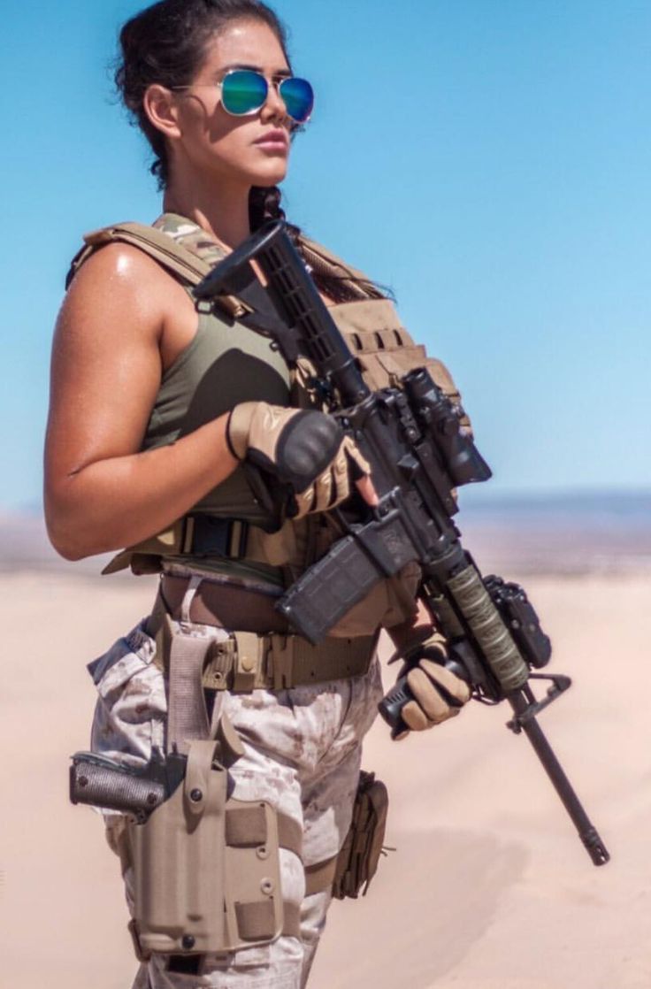 अपनी वेबसाइट बनाकर लाखों कैसे कमाए. Military girl, Army women, Warrior girl