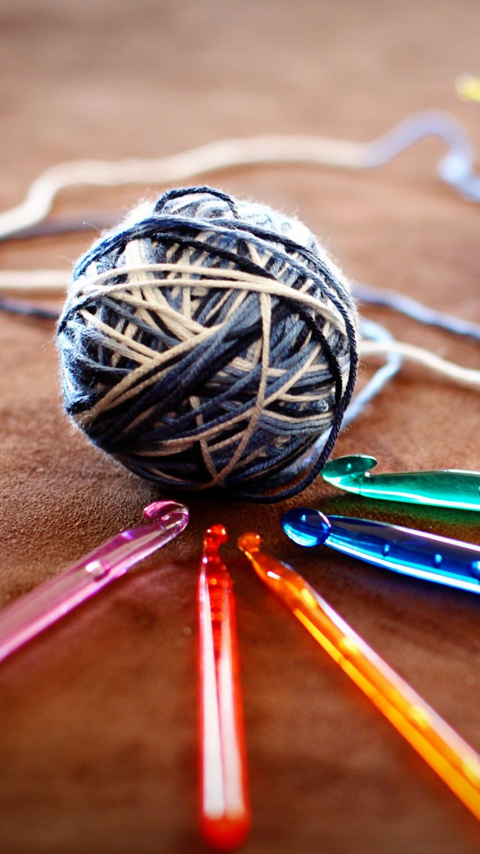 Download wallpaper 938x1668 knitting, hooks, threads, hobbies