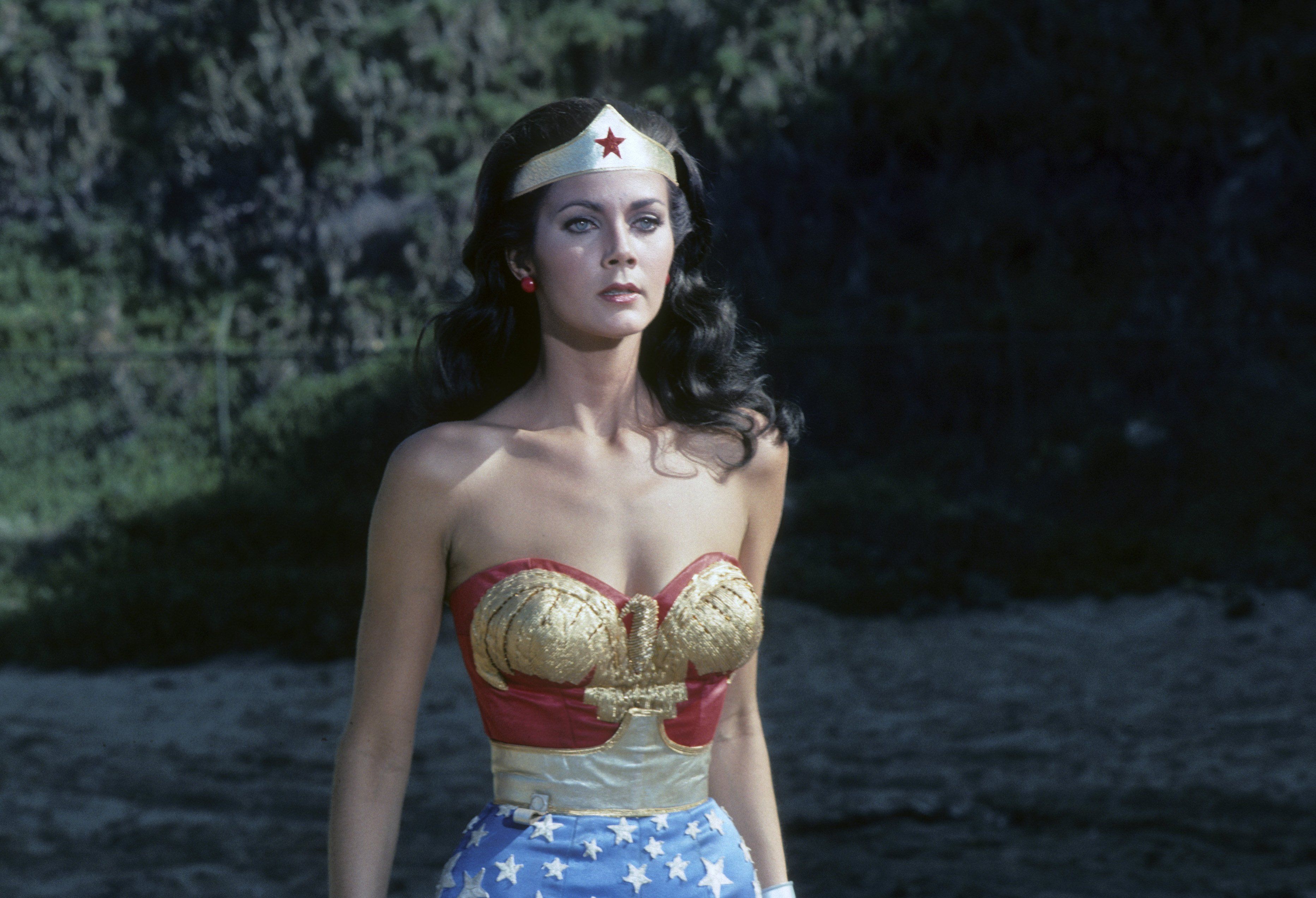 Lynda Carter to James Cameron: Stop 'Dissing' Wonder Woman