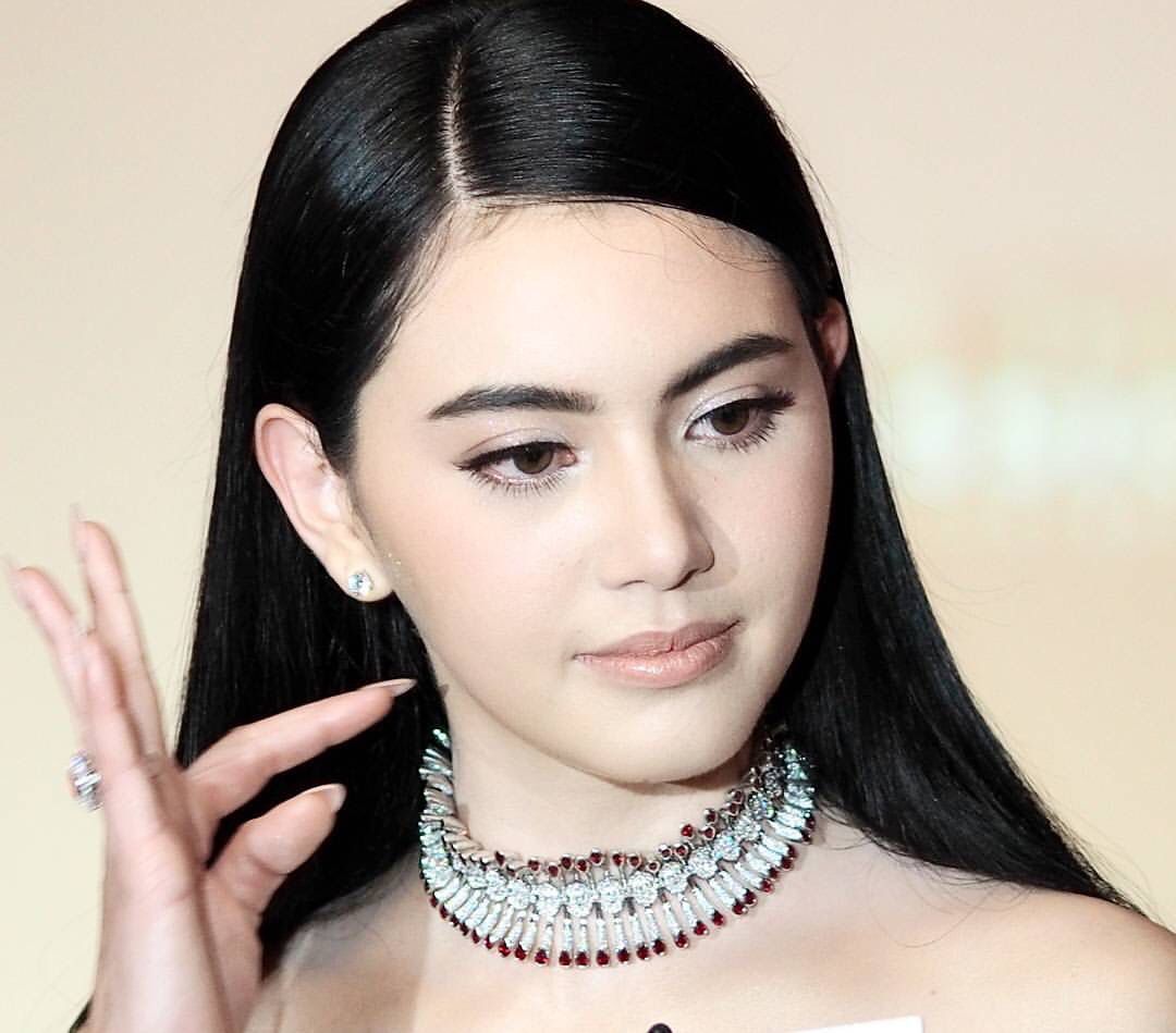 Davika Hoorne Wallpaper 10 X 949. Davika