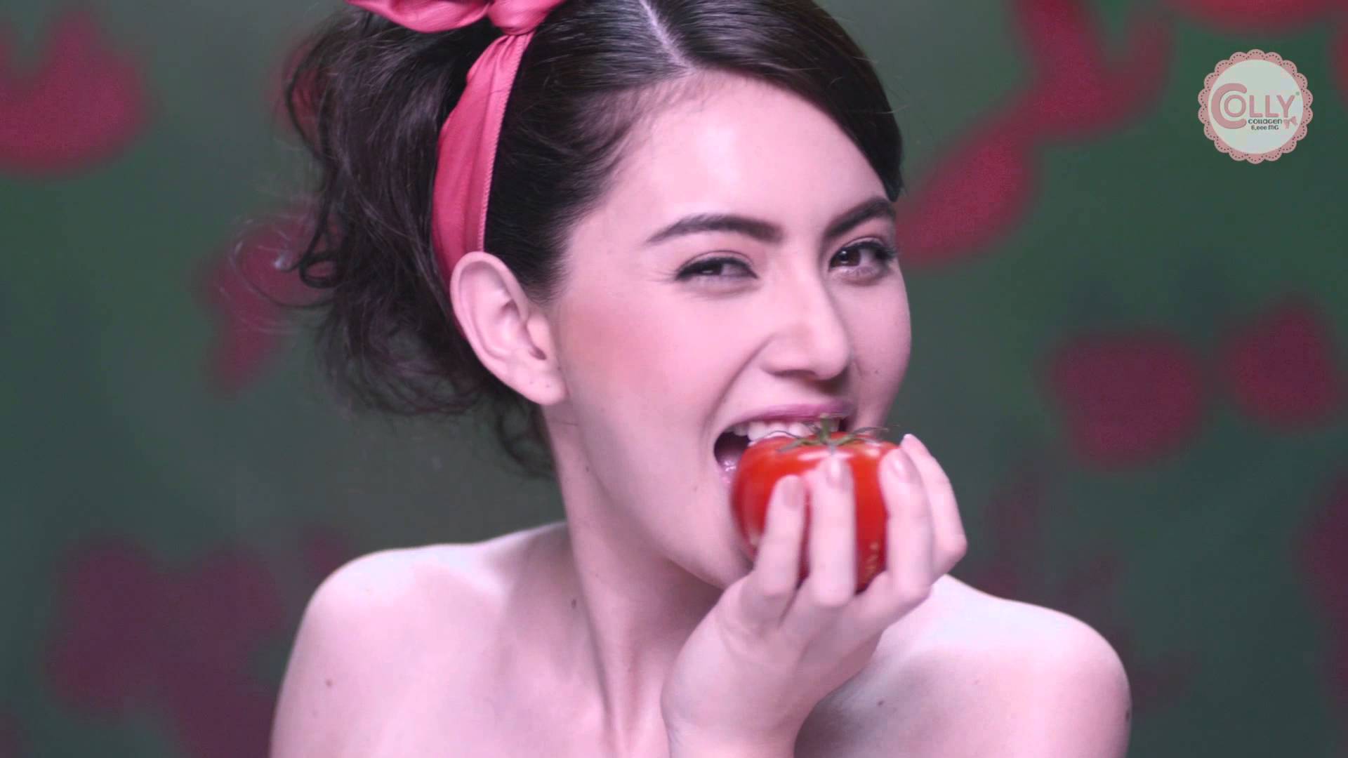 border wallpaper: Davika Hoorne Wallpaper