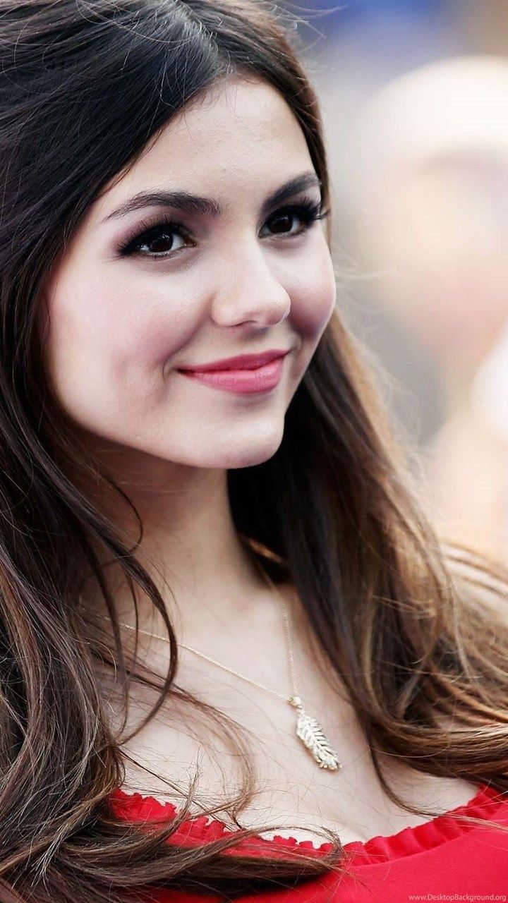 Most Cute Hollywood Actress Wallpaper For iPhone Desktop Background