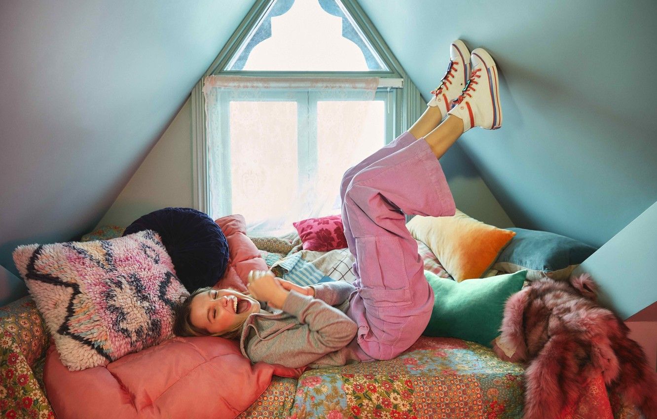 Wallpaper Converse, stylish shoes, Millie Bobby Brown, Millie