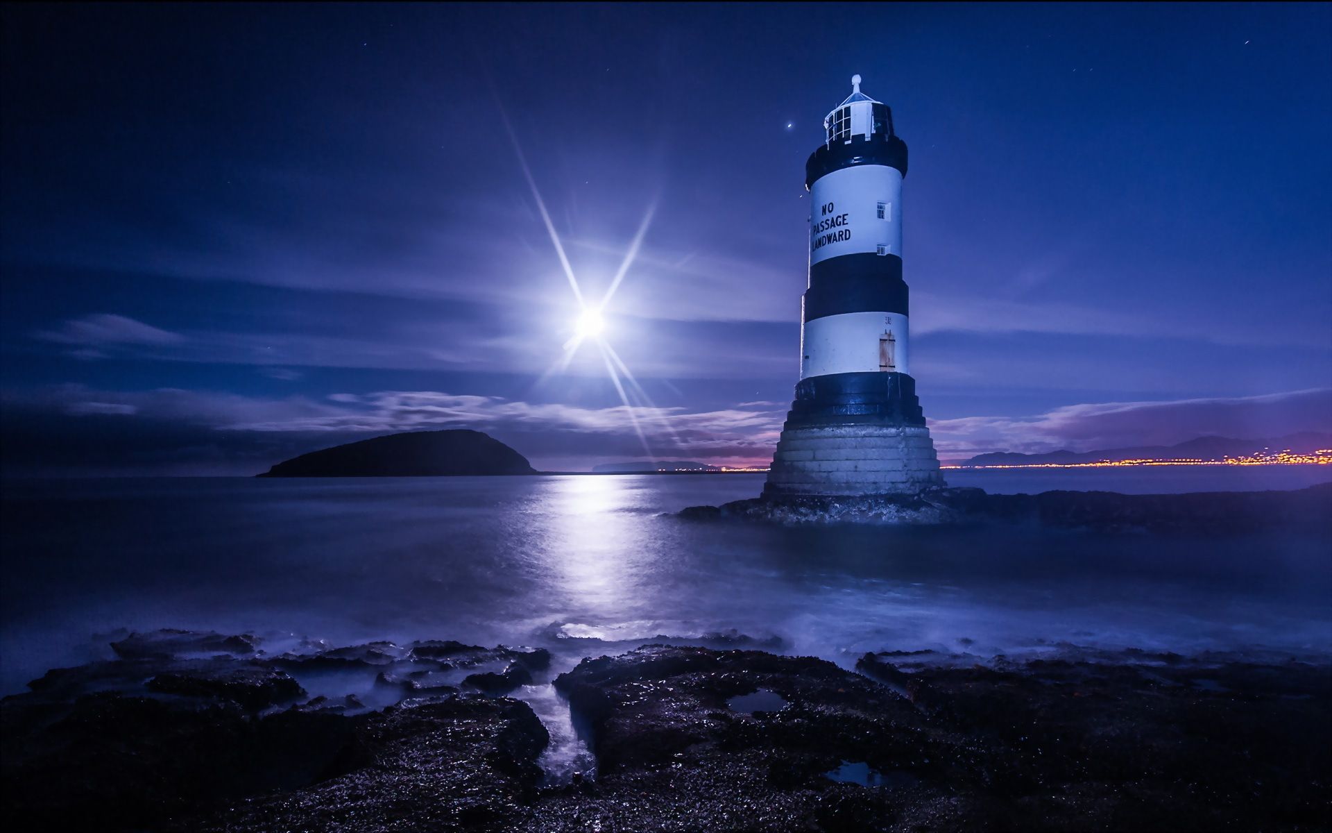 Nice image of the sea, desktop wallpaper of the lighthouse, night