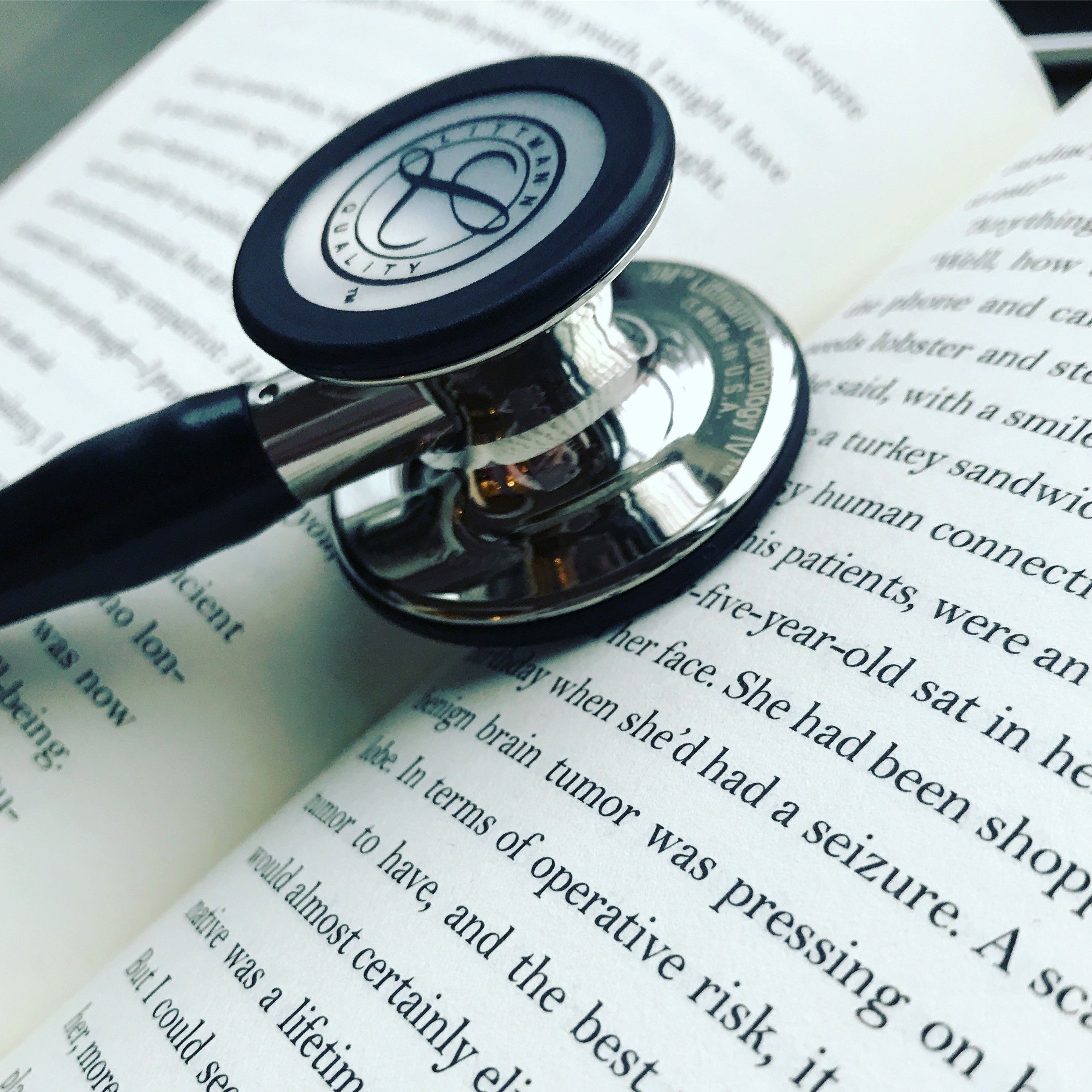 Mashups, mysteries, memoirs. What are you reading? Cardiology IV Black with Mirror Stethoscope. Stethoscope, Medical wallpaper, Medical school motivation