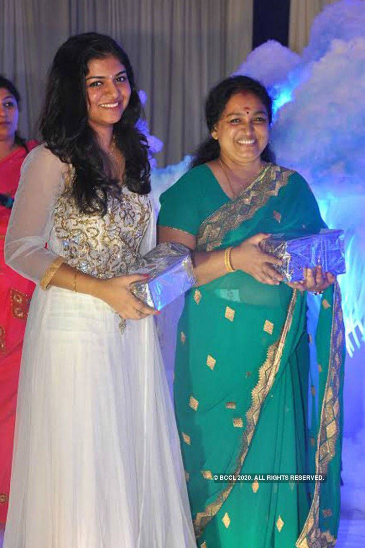 Dubbing artist Sreeja Ravi with her daughter Raveena Ravi during