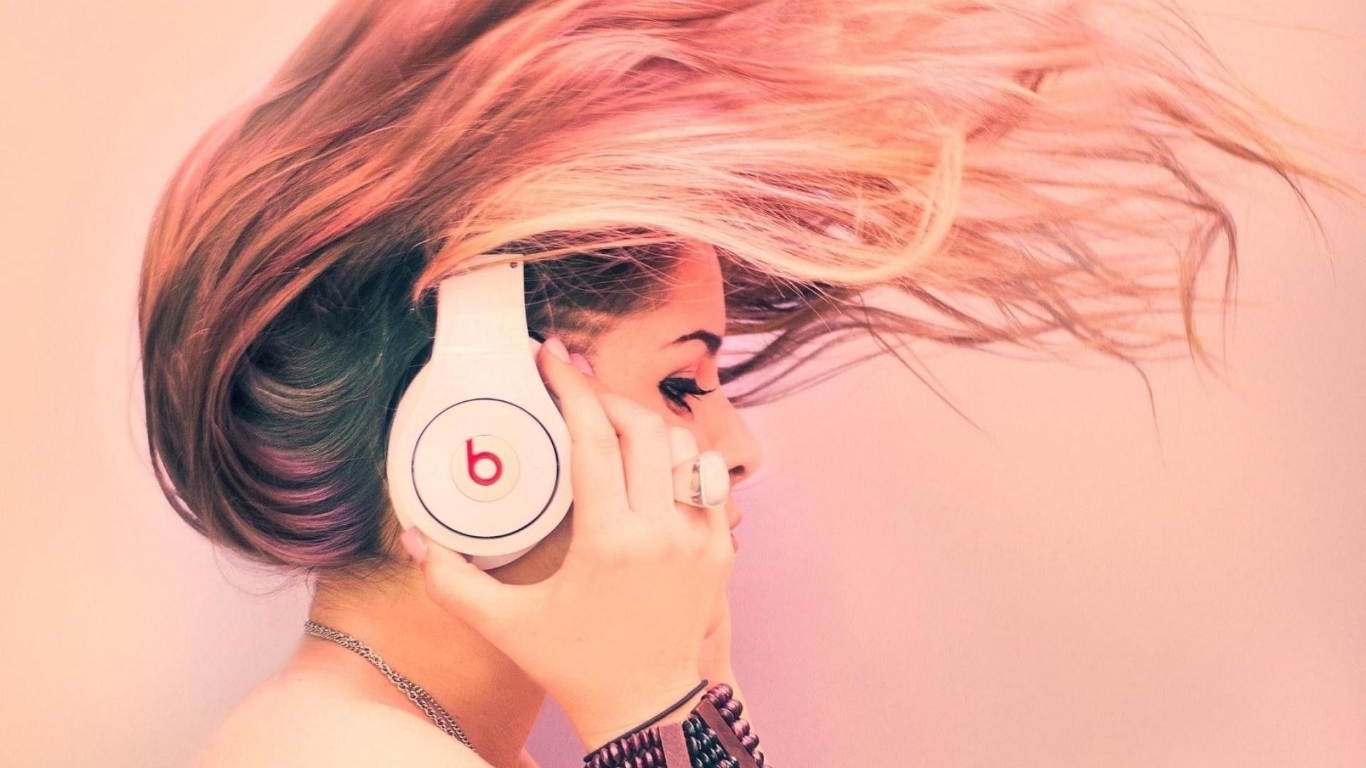 women headphones girl Beats by Dr.Dre beats hairs / 정선카지노 ·.. ＭＪ９０００.ＣＯＭ ◁.. ·. Girl with headphones, Headphones, Beats headphones